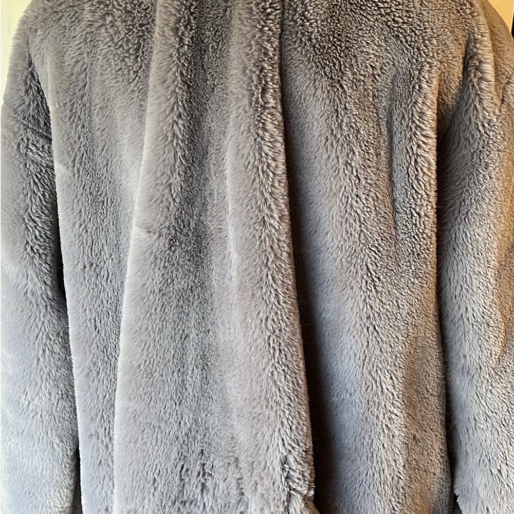 UGG - Koko Faux Fur Hooded Jacket, Gray, only worn once, mint condition, M - Picture 8 of 8